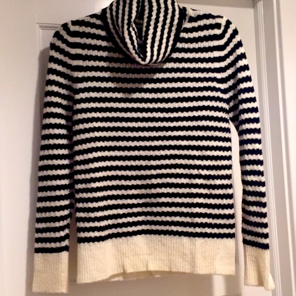 Black and white striped sweater - Picture 1 of 3